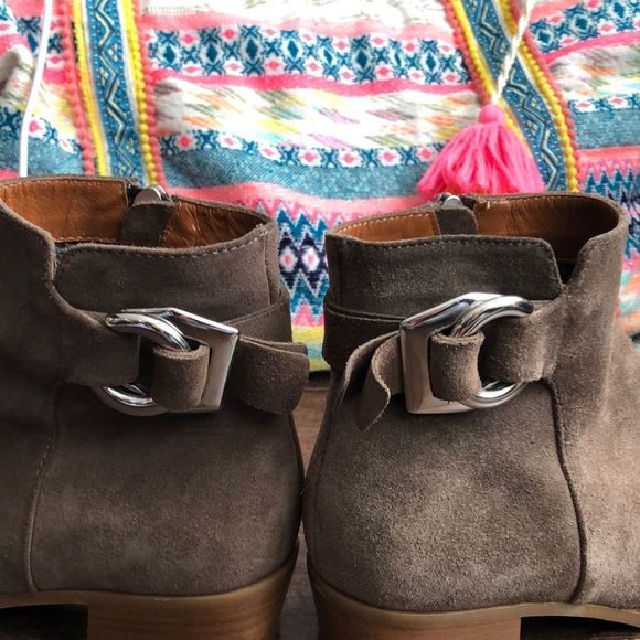 E U C! Aquatalia Faria Taupe Suede Weatherproof Ankle Bootie S : 6 BARELY WORN - Picture 8 of 14